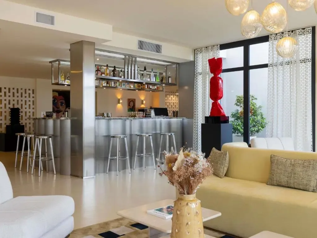 Serralharia em aço inox e alumínio realizados pela Lumiinox, soldadura e instalação de estruturas metálicas ou interiores personalizadas em Portugal.