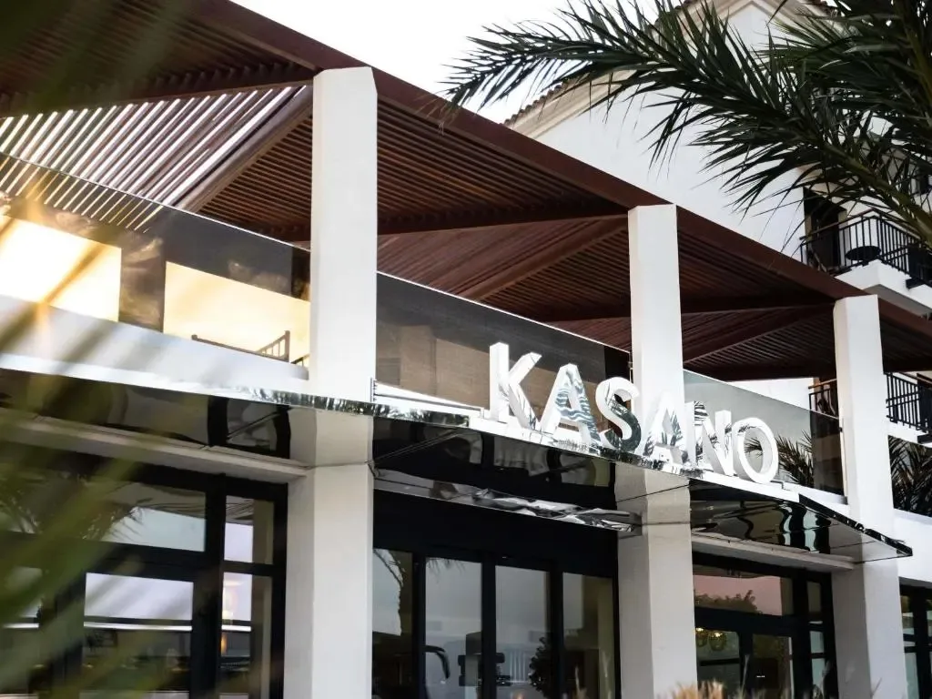Serralharia em aço inox e alumínio realizados pela Lumiinox, soldadura e instalação de estruturas metálicas ou interiores personalizadas em Portugal.