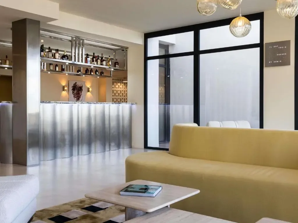 Serralharia em aço inox e alumínio realizados pela Lumiinox, soldadura e instalação de estruturas metálicas ou interiores personalizadas em Portugal.