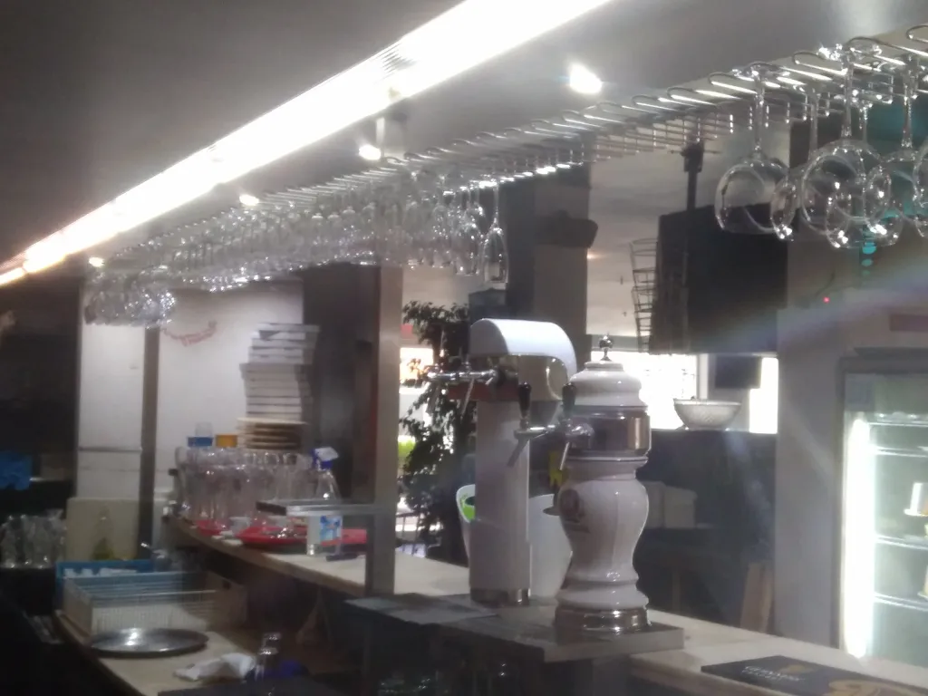 Serralharia em aço inox e alumínio realizados pela Lumiinox, soldadura e instalação de estruturas metálicas ou interiores personalizadas em Portugal.