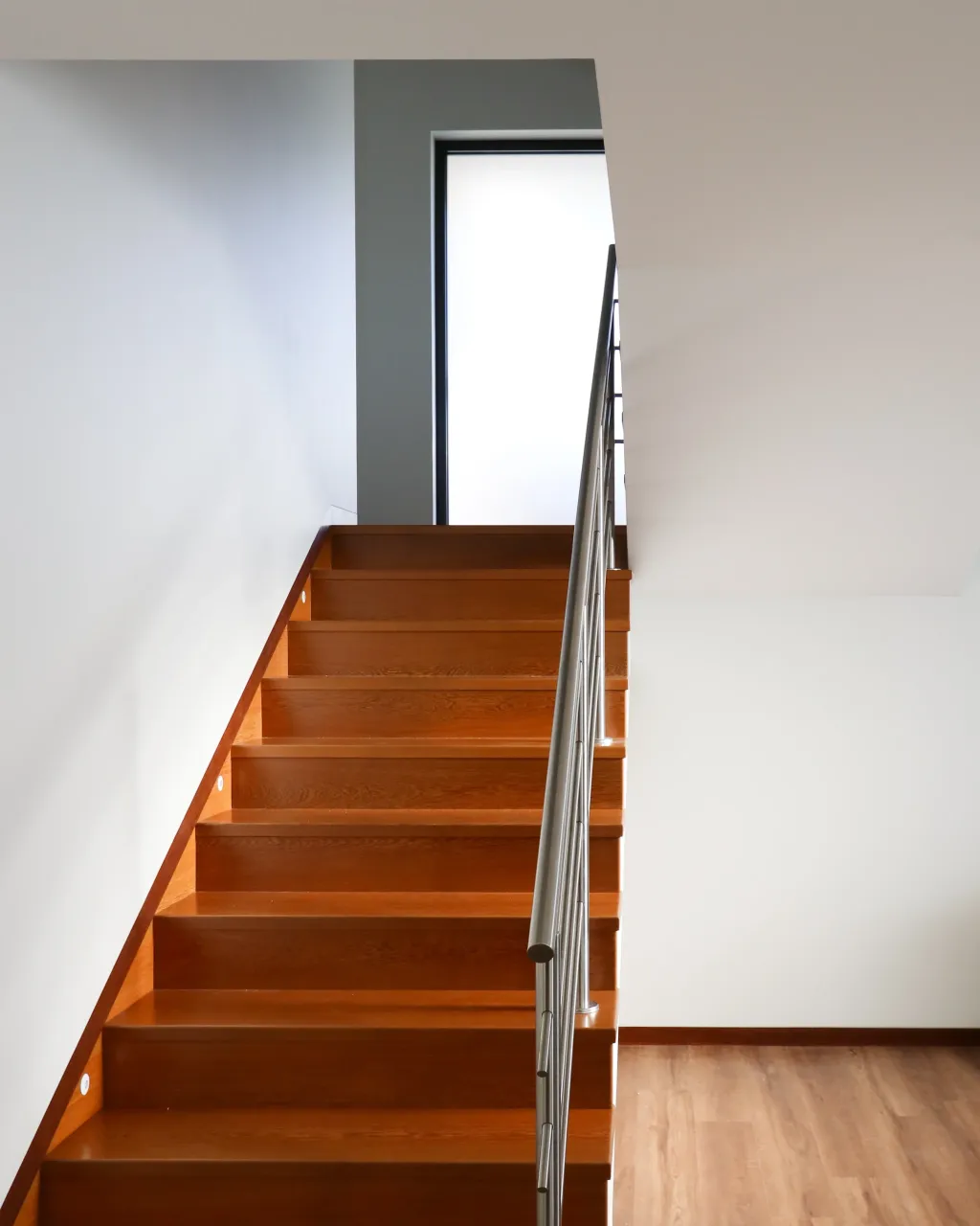 Serralharia em aço inox e alumínio realizados pela Lumiinox, soldadura e instalação de estruturas metálicas ou interiores personalizadas em Portugal.