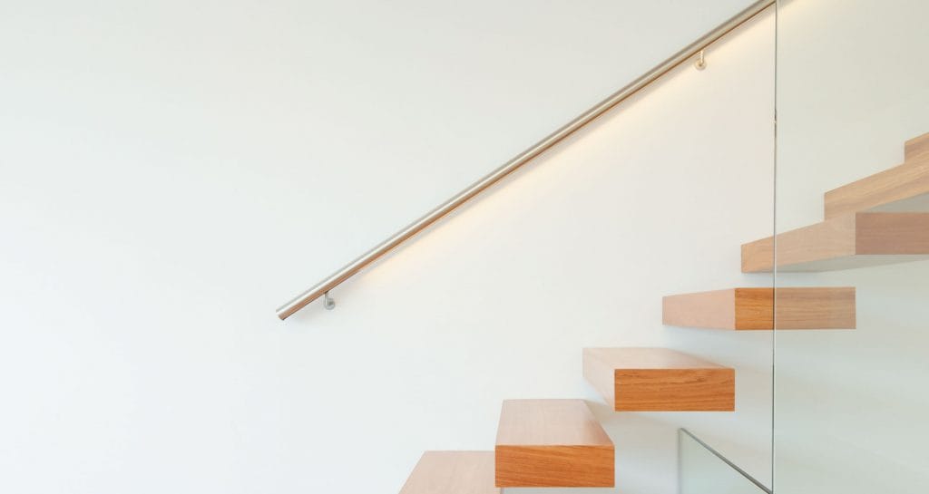 Serralharia em aço inox e alumínio realizados pela Lumiinox, soldadura e instalação de estruturas metálicas ou interiores personalizadas em Portugal.